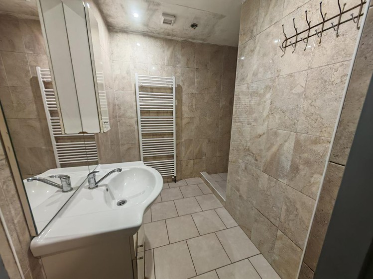 Prodej komerčního prostoru, 330 m² (12 z 28)
