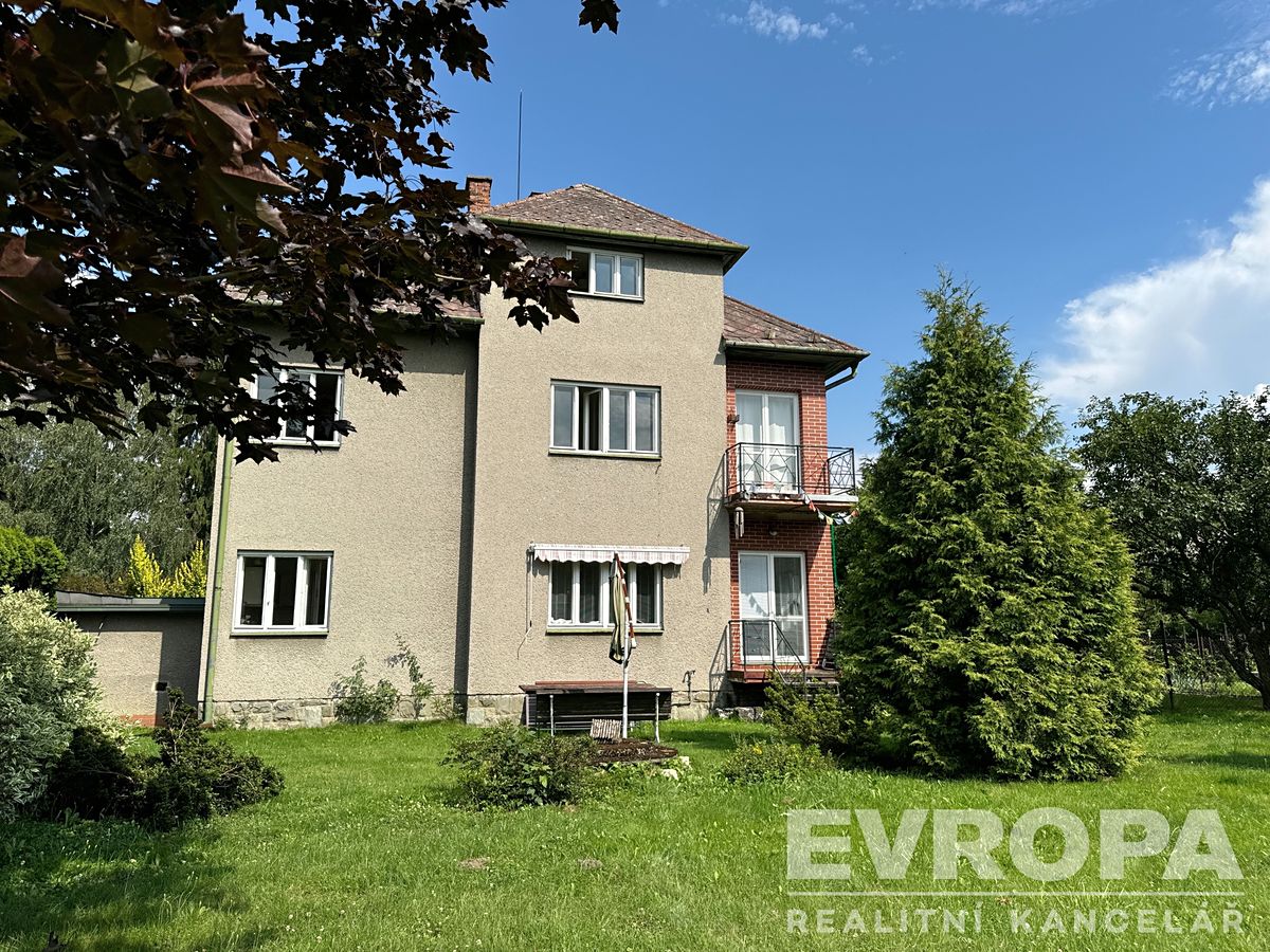 Prodej vícegeneračního domu 189 m², pozemek 1090 m² – fotografie 2
