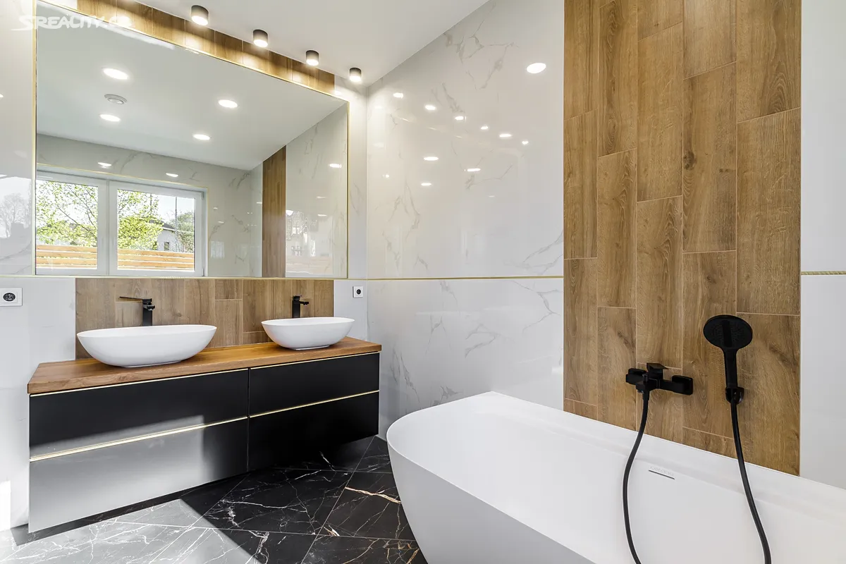 Prodej rodinného domu 325 m², pozemek 1091 m² – pohled 4