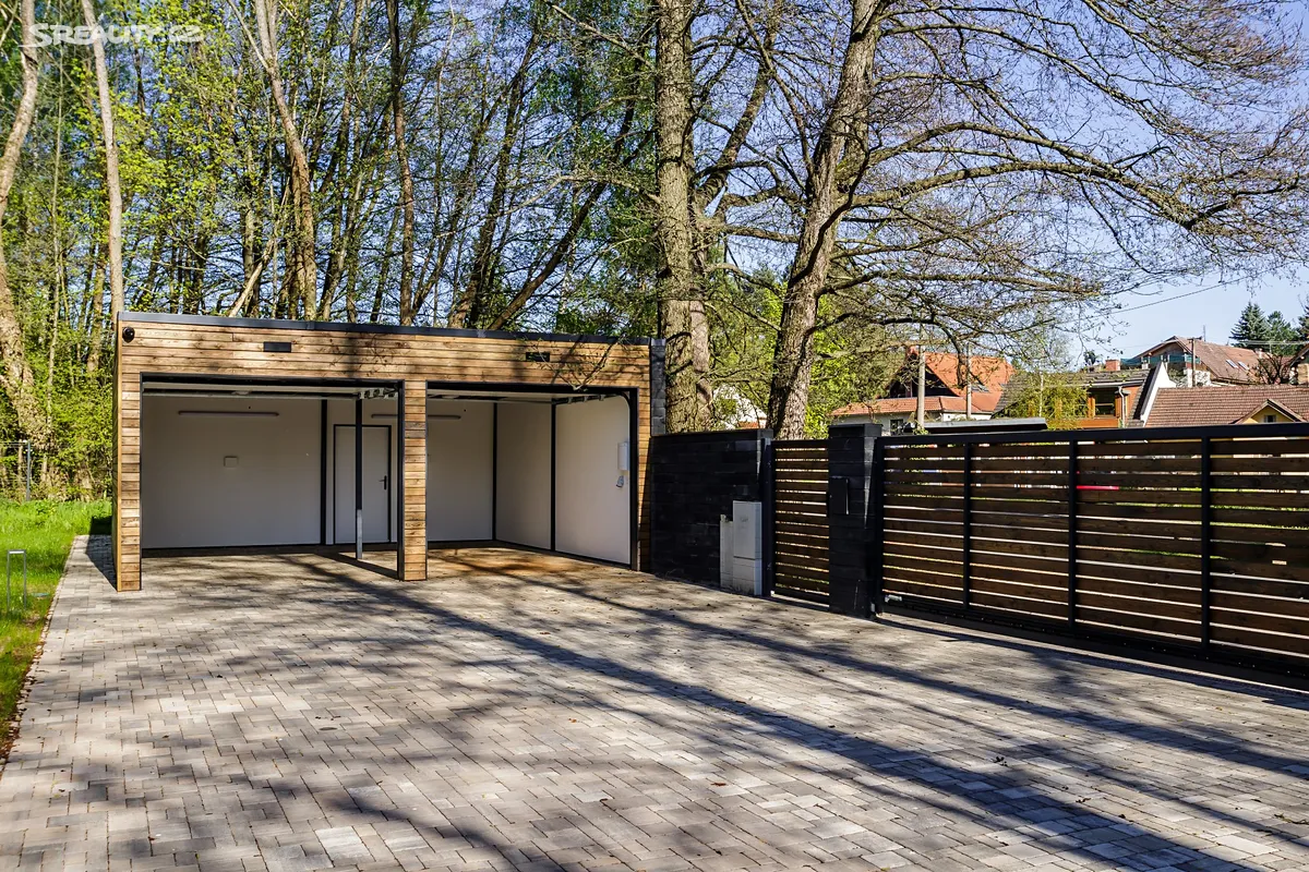 Prodej rodinného domu 325 m², pozemek 1091 m² – pohled 5