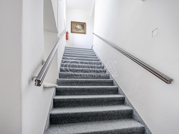 Prodej komerčního prostoru, 426 m² (21 z 34)