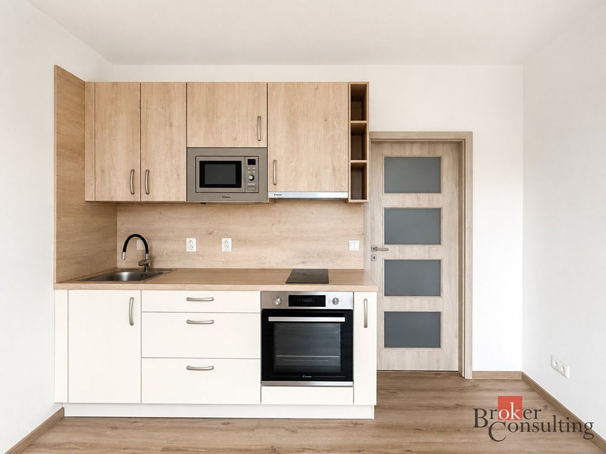 Pronájem bytu 1+kk 34 m² – fotografie 2