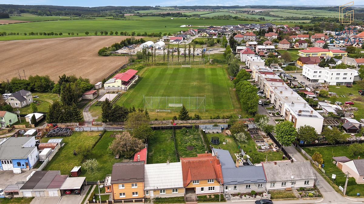 Prodej rodinného domu 203 m², pozemek 568 m² – fotografie 2