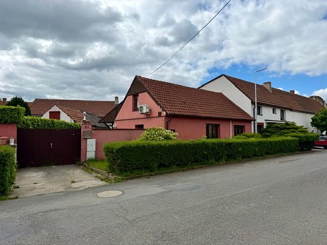 Prodej rodinného domu 90 m², pozemek 342 m² – fotografie 2