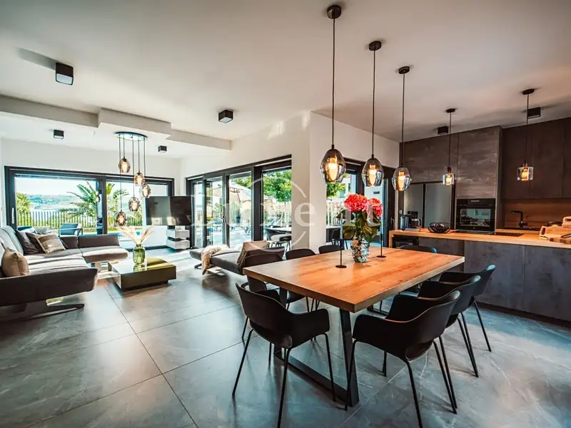 Prodej rodinného domu 210 m², pozemek 942 m², Zadar – náhled fotky 3
