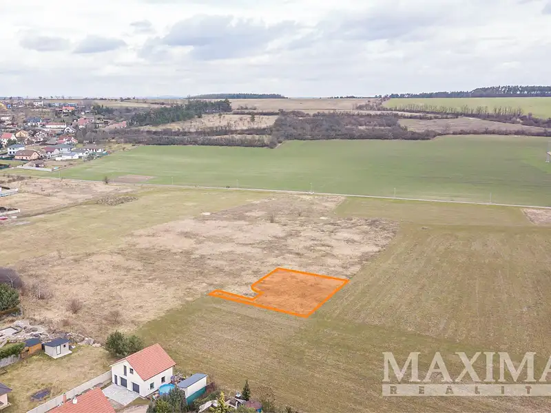 Prodej stavebního pozemku 934 m², Kly – náhled fotky 1