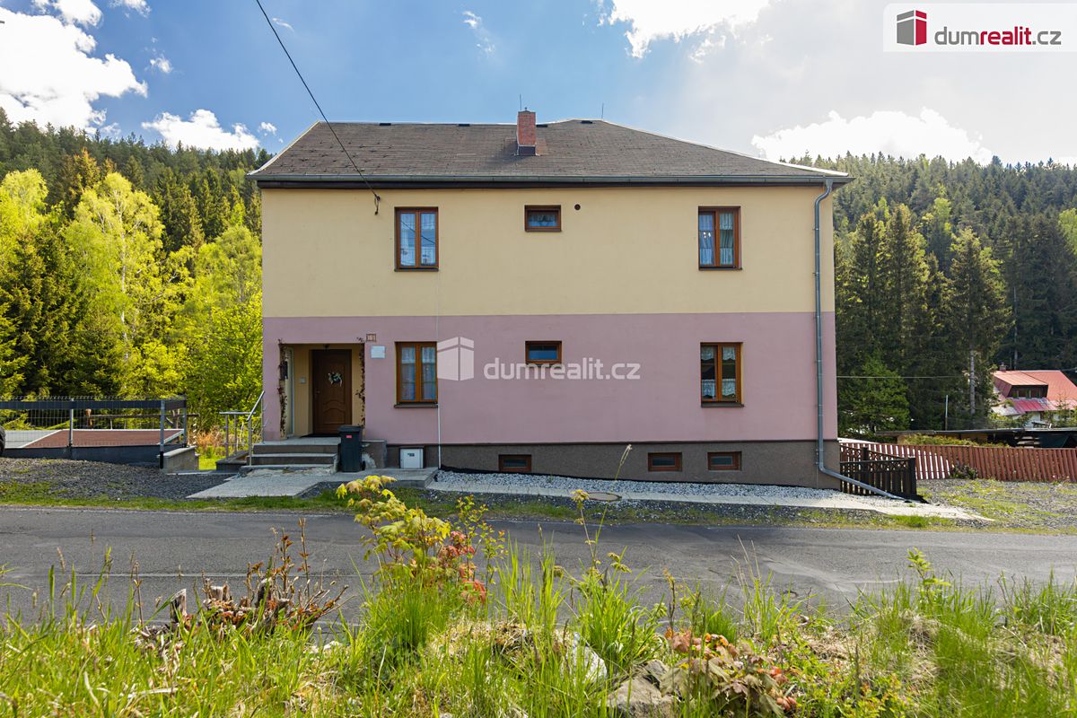 Prodej vily 300 m², pozemek 1746 m² – fotografie 3