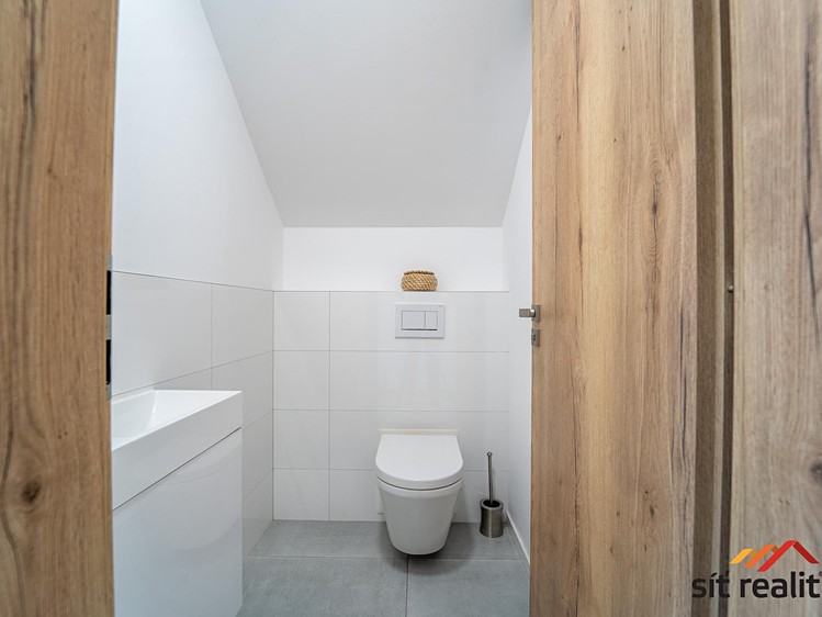 Prodej domu, 240 m² (28 z 52)