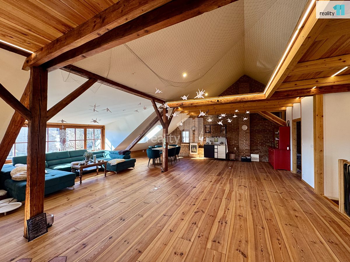 Prodej rodinného domu 461 m², pozemek 290 m² – fotografie 2