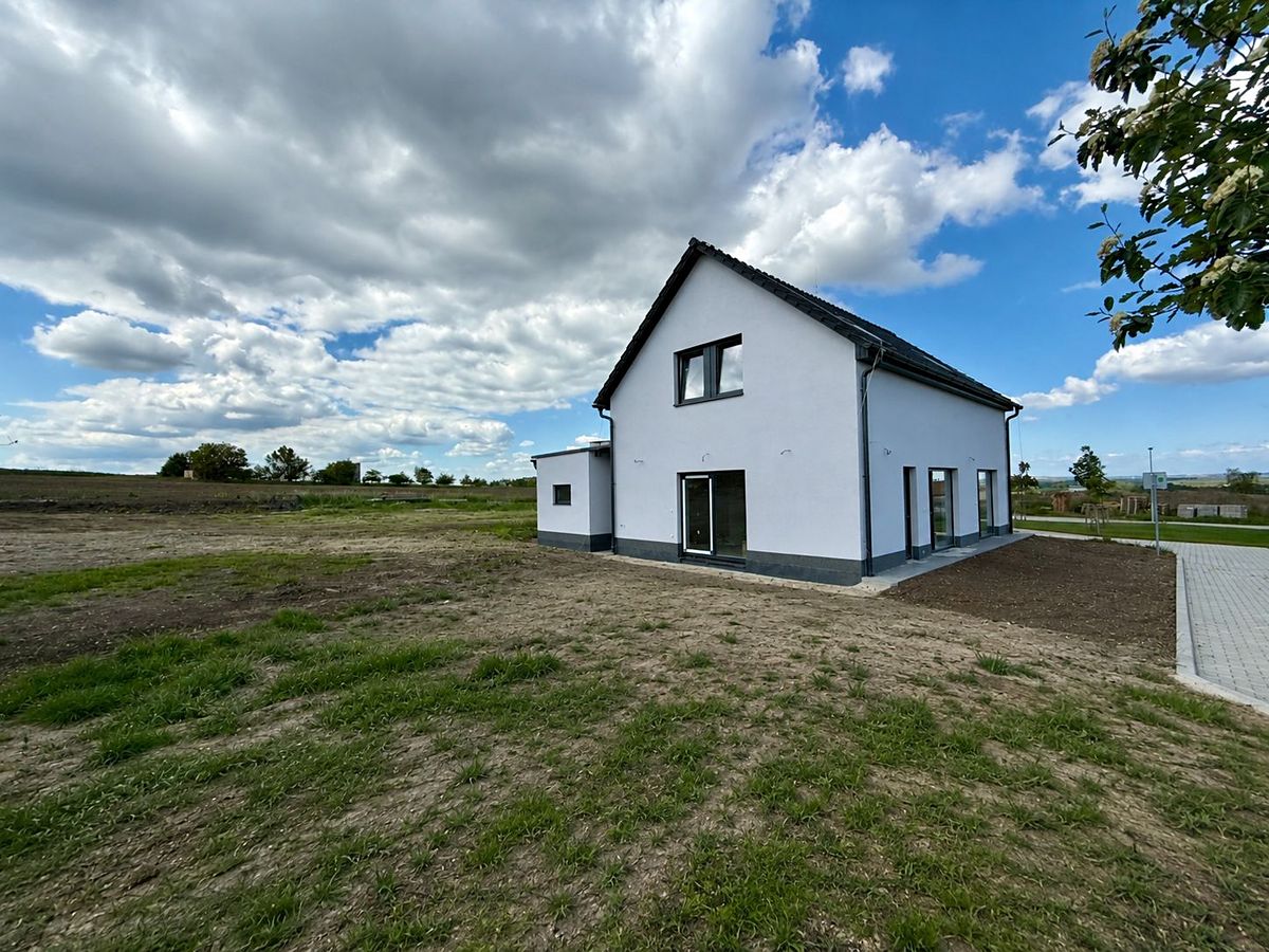 Prodej rodinného domu 131 m², pozemek 703 m² – fotografie 4