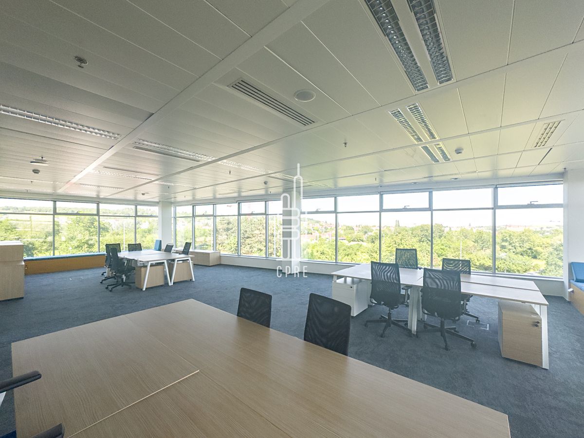 Pronájem kanceláře 360 m² – fotografie 4