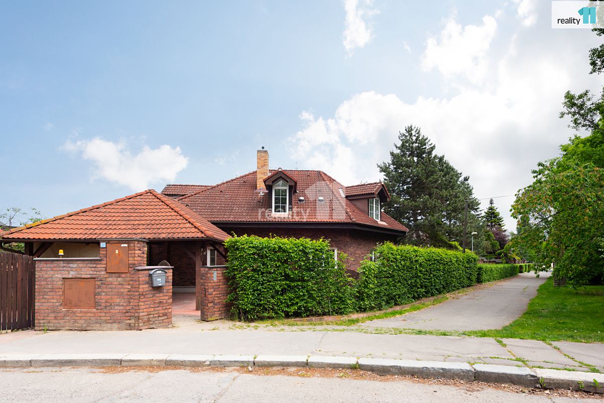Prodej rodinného domu 420 m², pozemek 717 m²