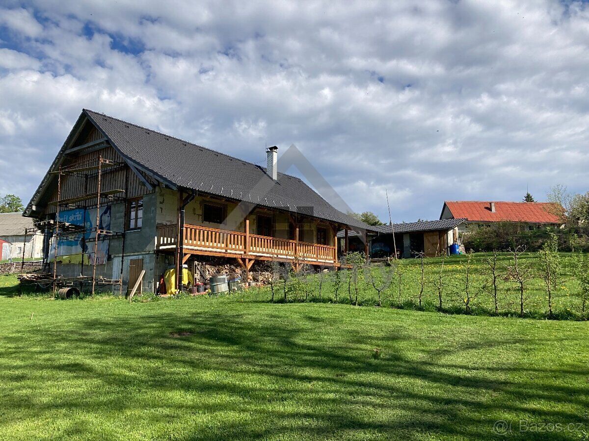 Prodej rodinného domu 300 m², pozemek 1500 m² – fotografie 2