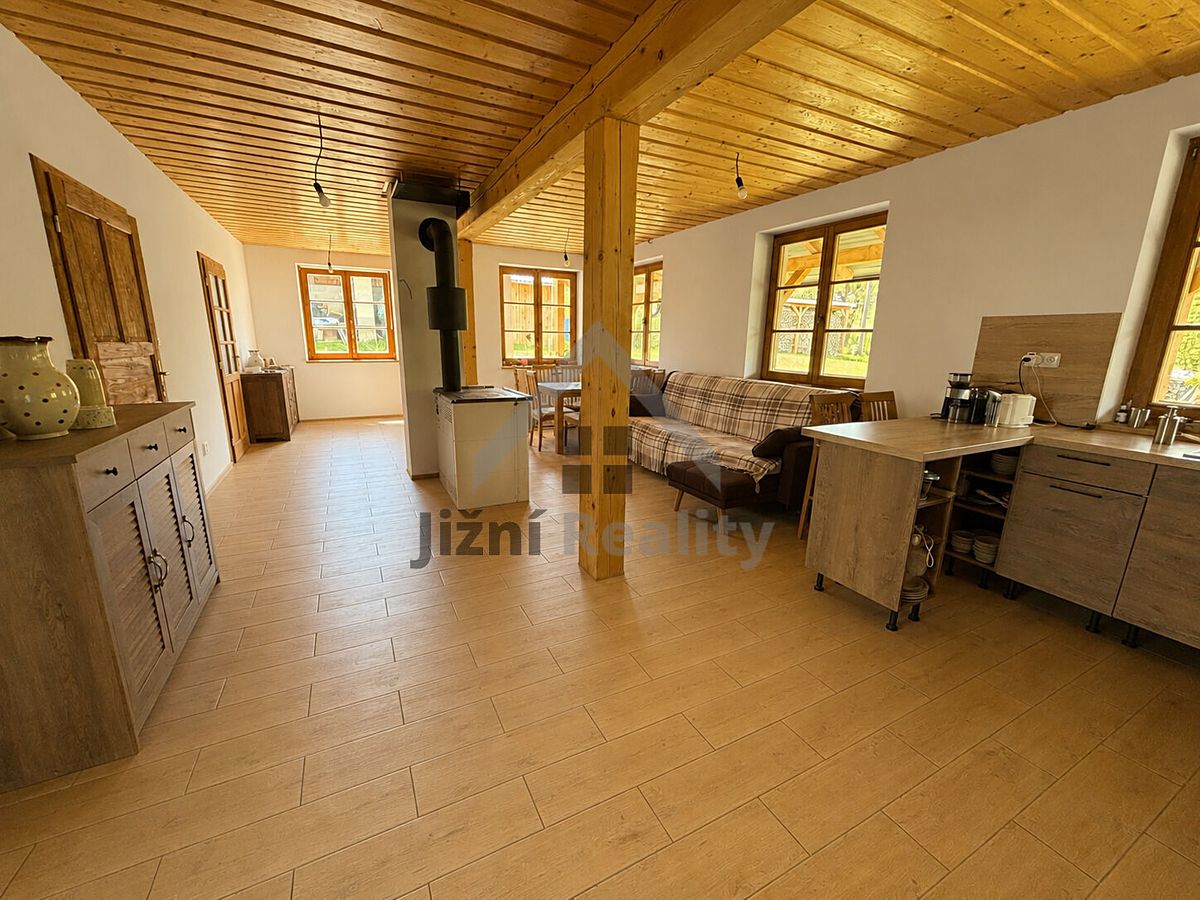 Prodej rodinného domu 300 m², pozemek 1500 m² – fotografie 5