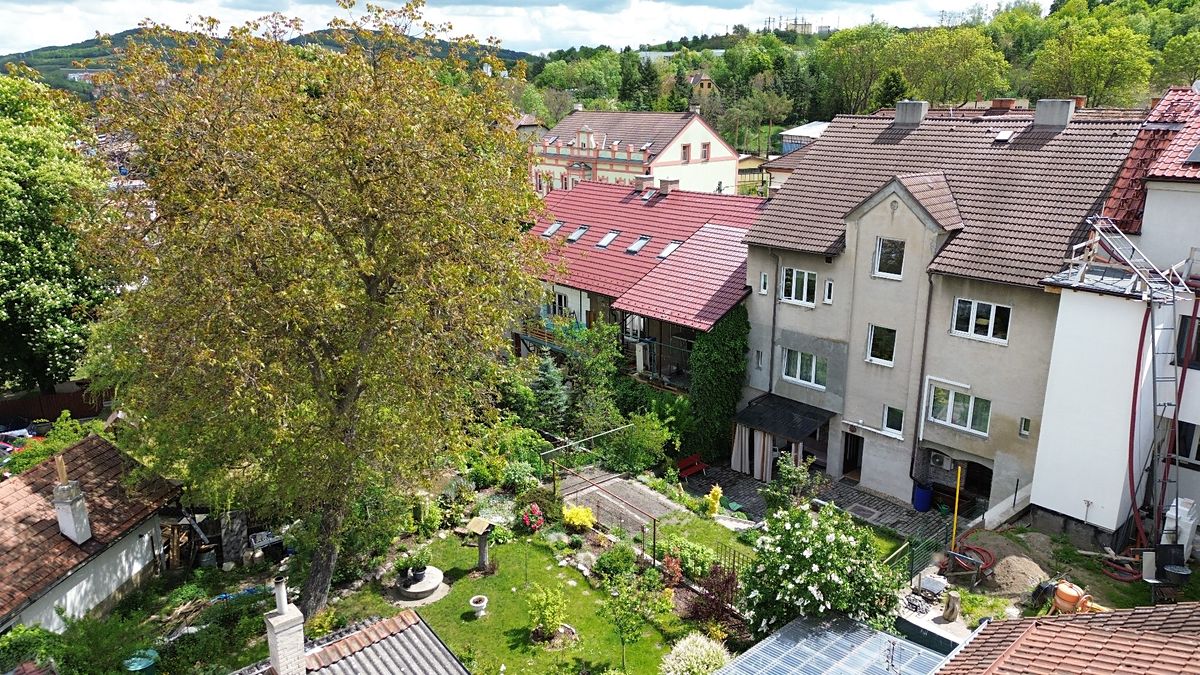 Prodej vícegeneračního domu 420 m², pozemek 305 m² – fotografie 3
