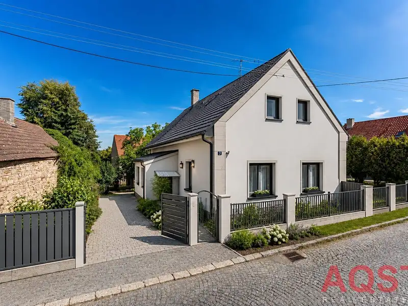 Prodej rodinného domu 289 m², pozemek 748 m², Senomaty – náhled fotky 1
