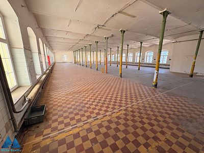 Pronájem skladového prostoru 637 m²