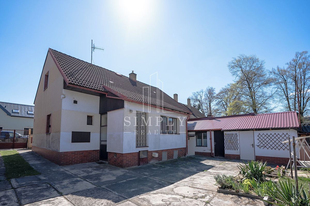 Prodej rodinného domu 200 m², pozemek 753 m² – fotografie 2