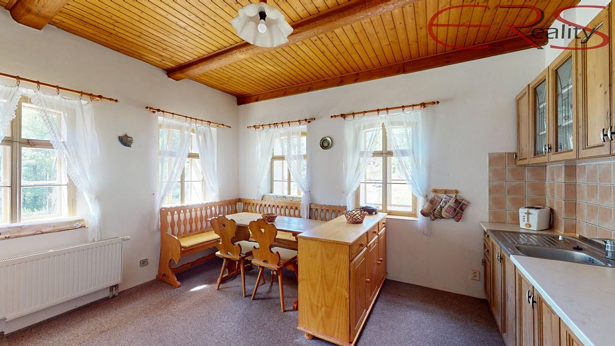 Prodej rodinného domu 187 m², pozemek 1026 m² – fotografie 4