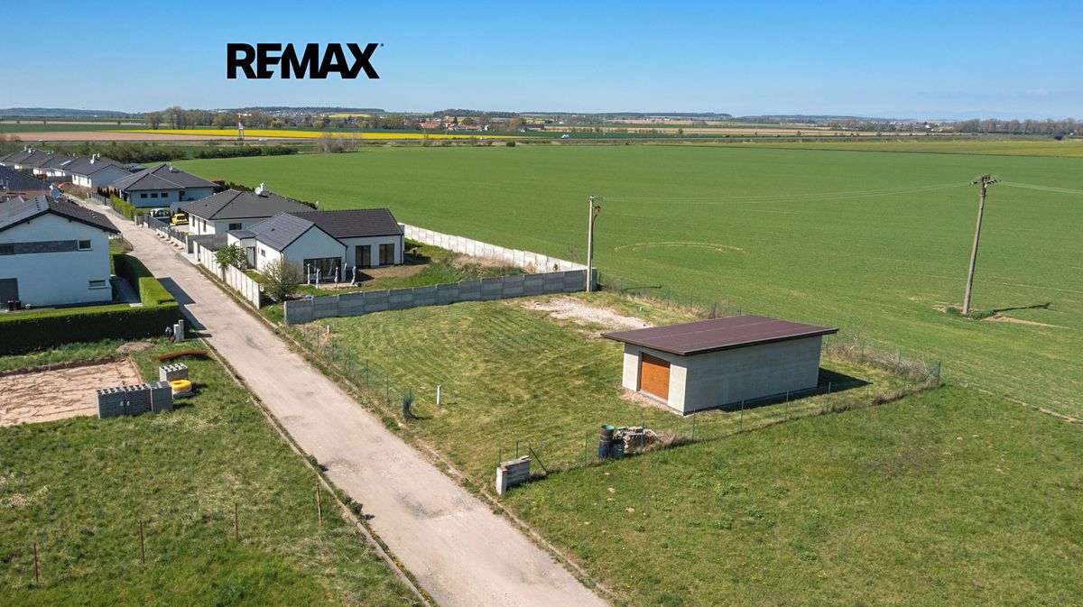 Prodej stavebního pozemku 961 m² – fotografie 2