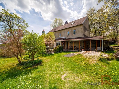 Prodej  rodinného domu 330 m², pozemek 1 180 m²