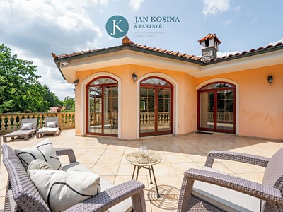 Prodej  vily 236 m², pozemek 921 m²