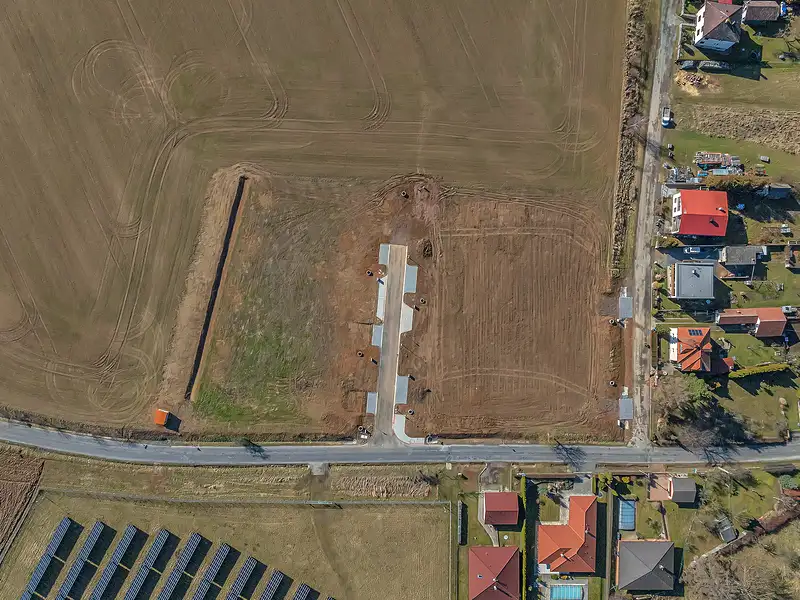 Prodej stavebního pozemku 1458 m², Chrudim – náhled fotky 1