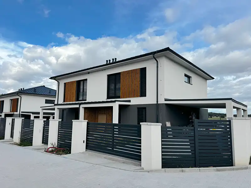 Prodej rodinného domu 135 m², pozemek 448 m², Babice – náhled fotky 1