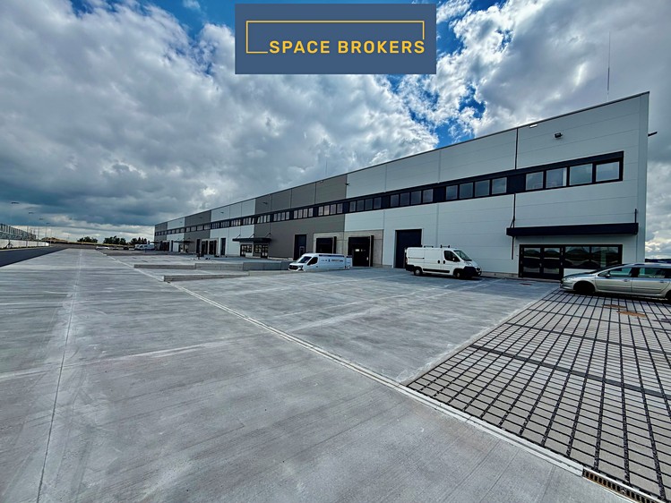 Комерційне приміщення в оренду, 1 700 м² (1 з 7)