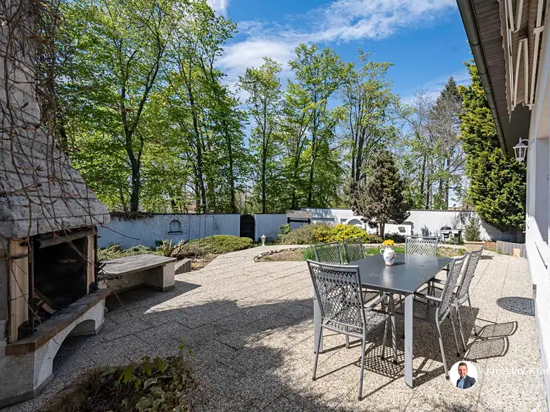 Prodej rodinného domu 250 m², pozemek 769 m², Nechanice – náhled fotky 2
