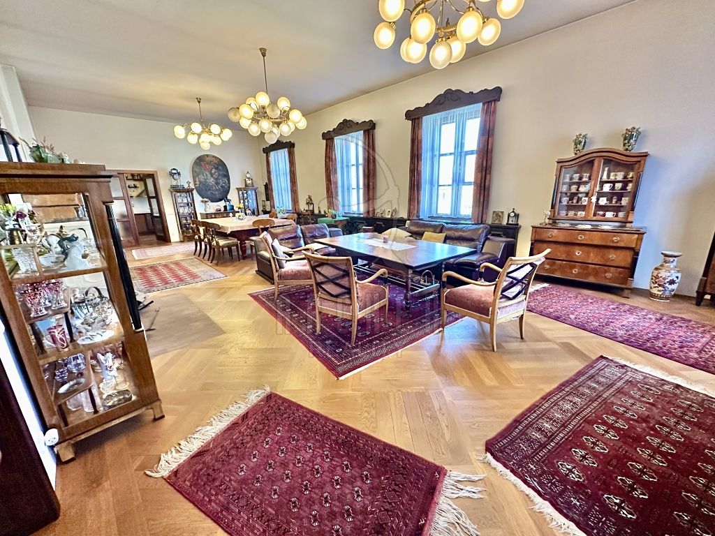 Prodej rodinného domu 553 m², pozemek 1727 m² – fotografie 3