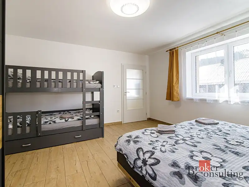 Prodej ubytovacího zařízení 250 m², Karolinka – náhled fotky 2
