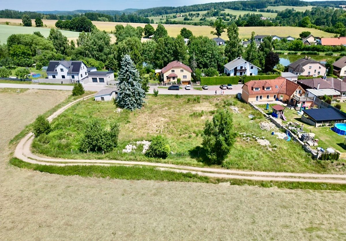 Prodej stavebního pozemku 880 m² – fotografie 2