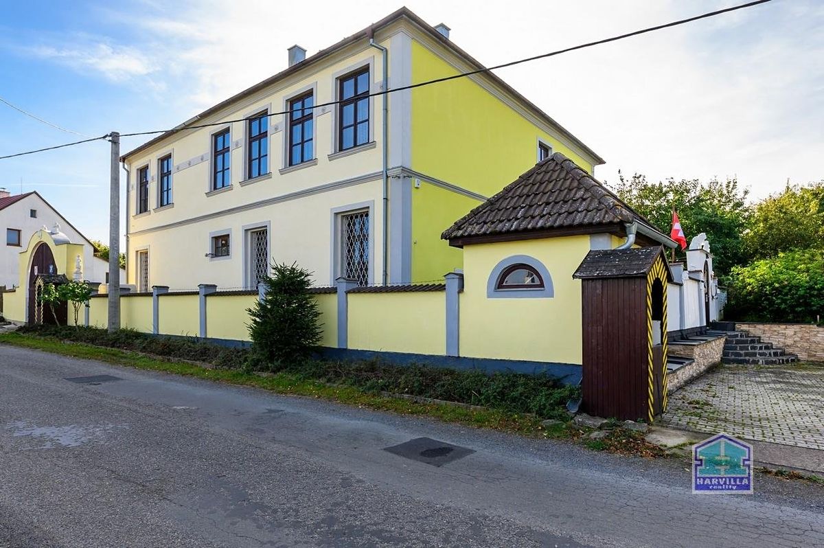 Prodej vily 310 m², pozemek 1477 m² – fotografie 3