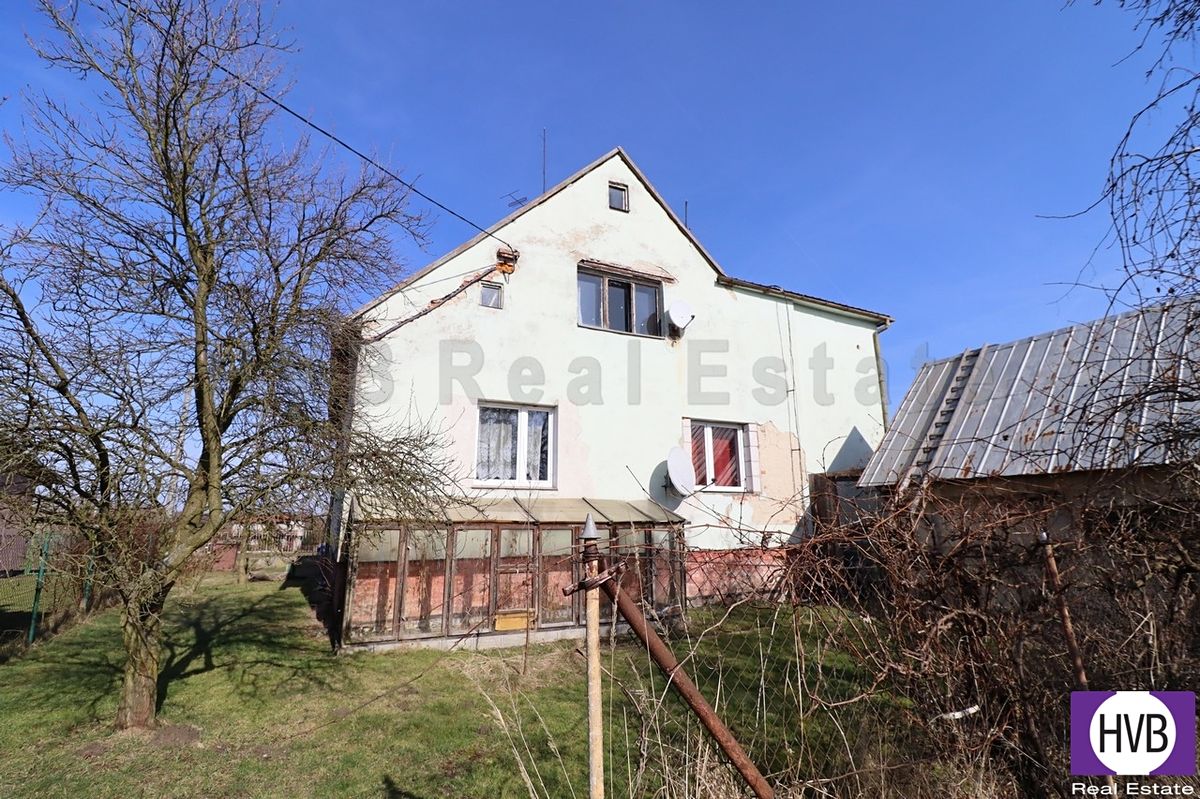 Prodej rodinného domu 220 m², pozemek 1193 m² – fotografie 2
