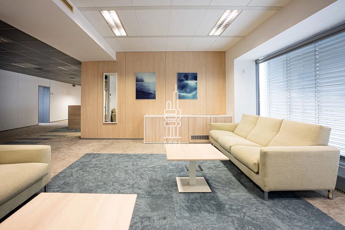 Pronájem kanceláře 526 m² – fotografie 2
