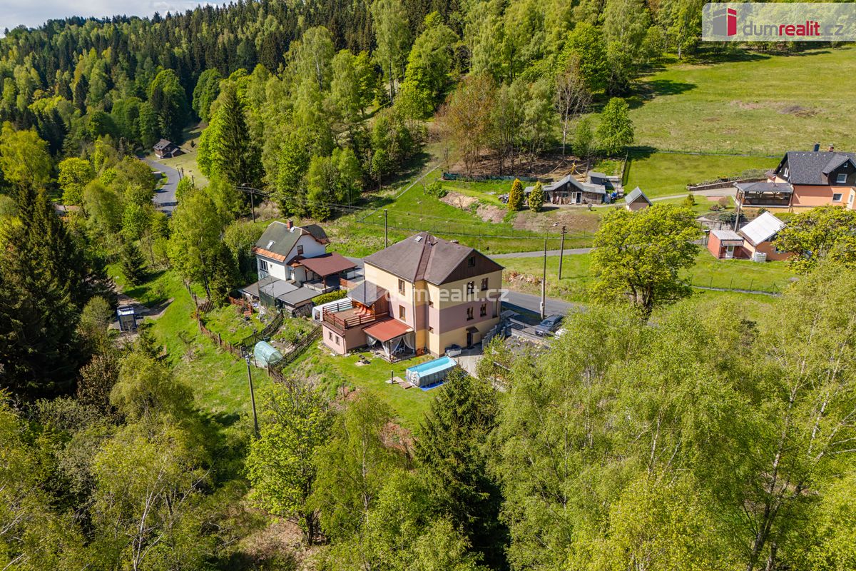 Prodej vily 300 m², pozemek 1746 m² – fotografie 2