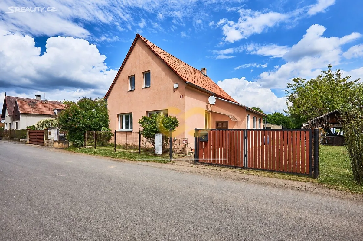 Prodej rodinného domu 77 m², pozemek 3176 m², Dubice