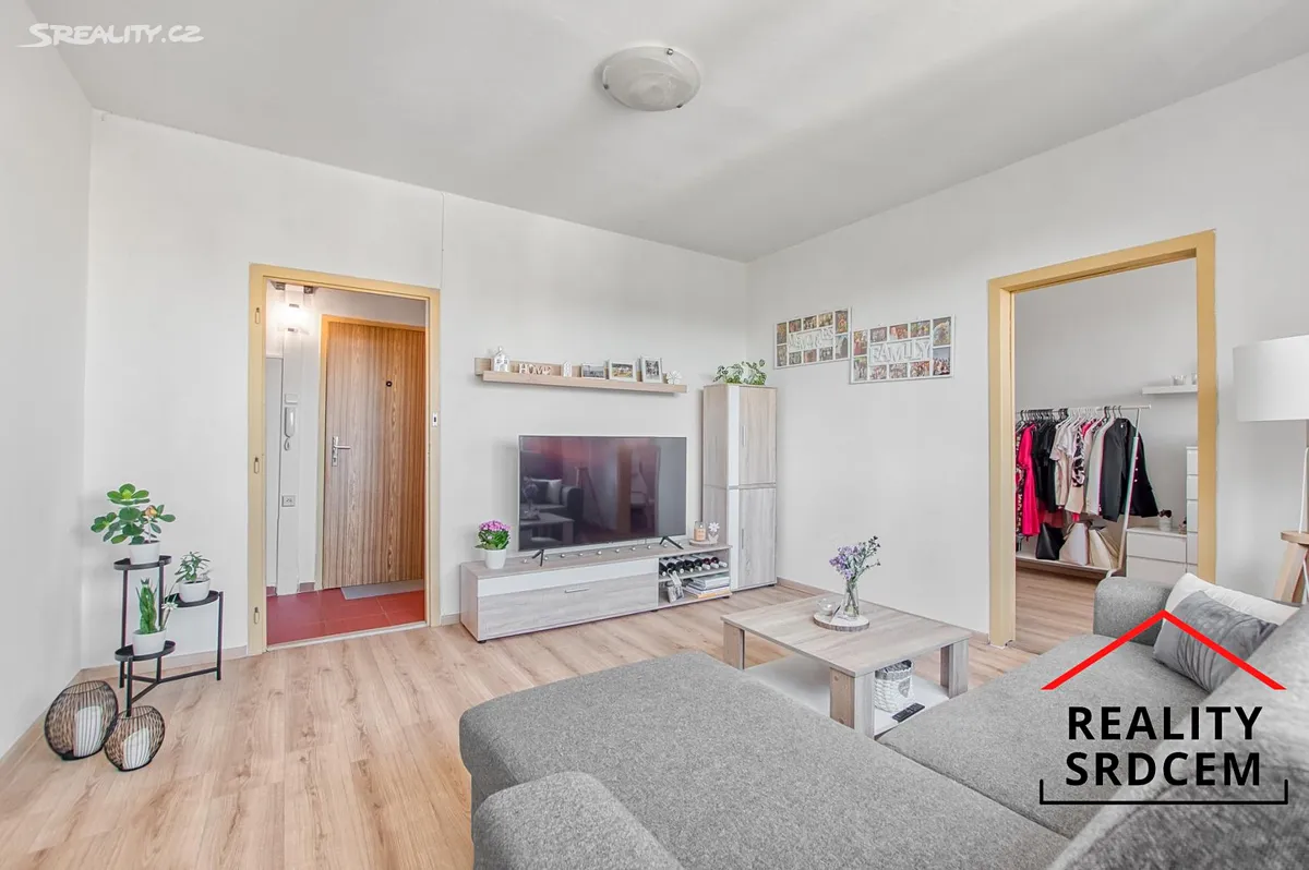 Pronájem bytu 2+1 44 m², Karolínská