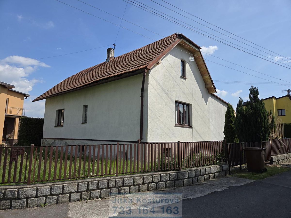 Prodej rodinného domu 220 m², pozemek 790 m² – fotografie 2