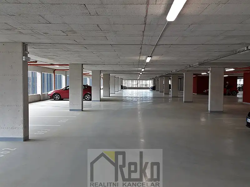 Pronájem garážového stání 13 m², Beroun – náhled fotky 2