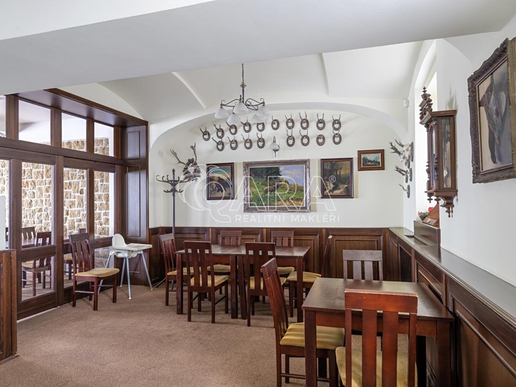 Prodej komerčního prostoru, 426 m² (6 z 34)