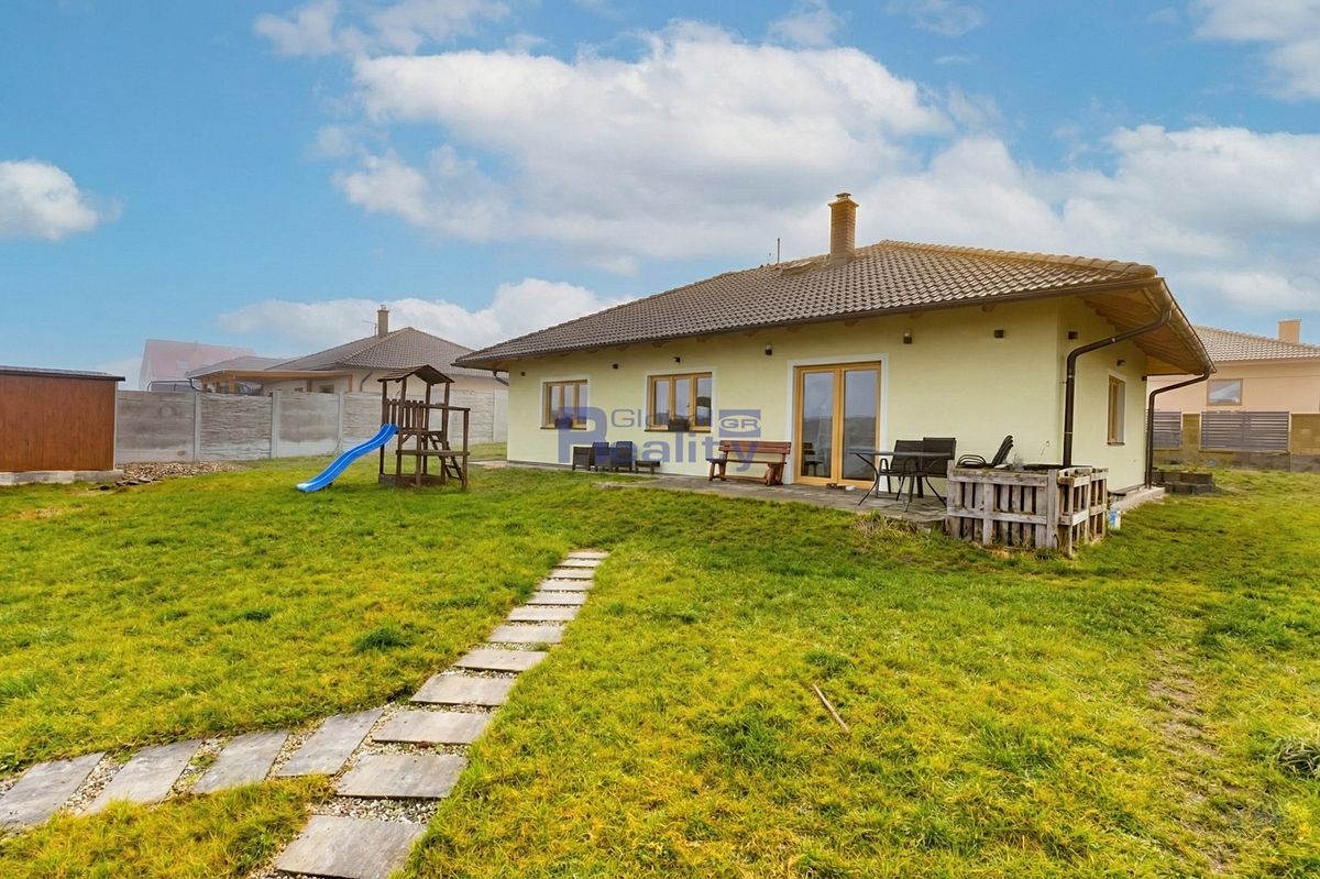 Prodej rodinného domu 101 m², pozemek 922 m² – fotografie 3