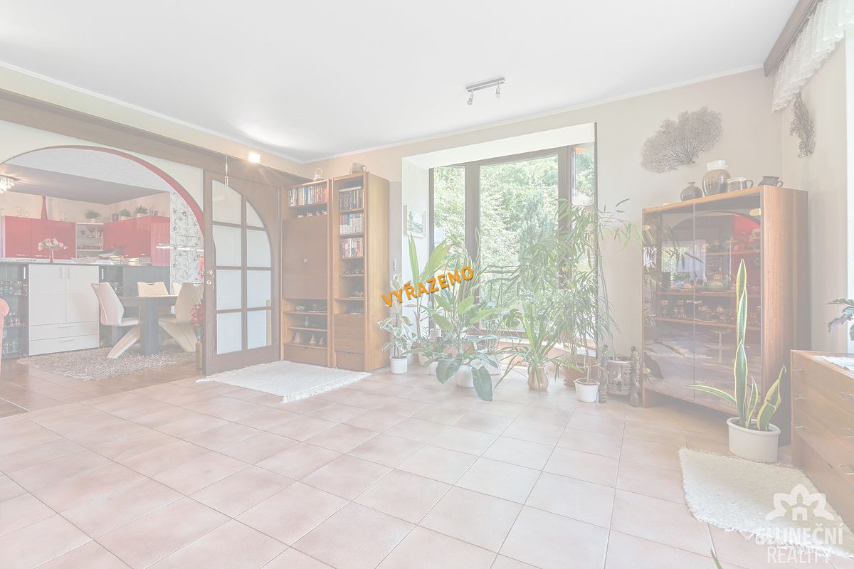 Prodej rodinného domu 203 m², pozemek 528 m² – fotografie 2