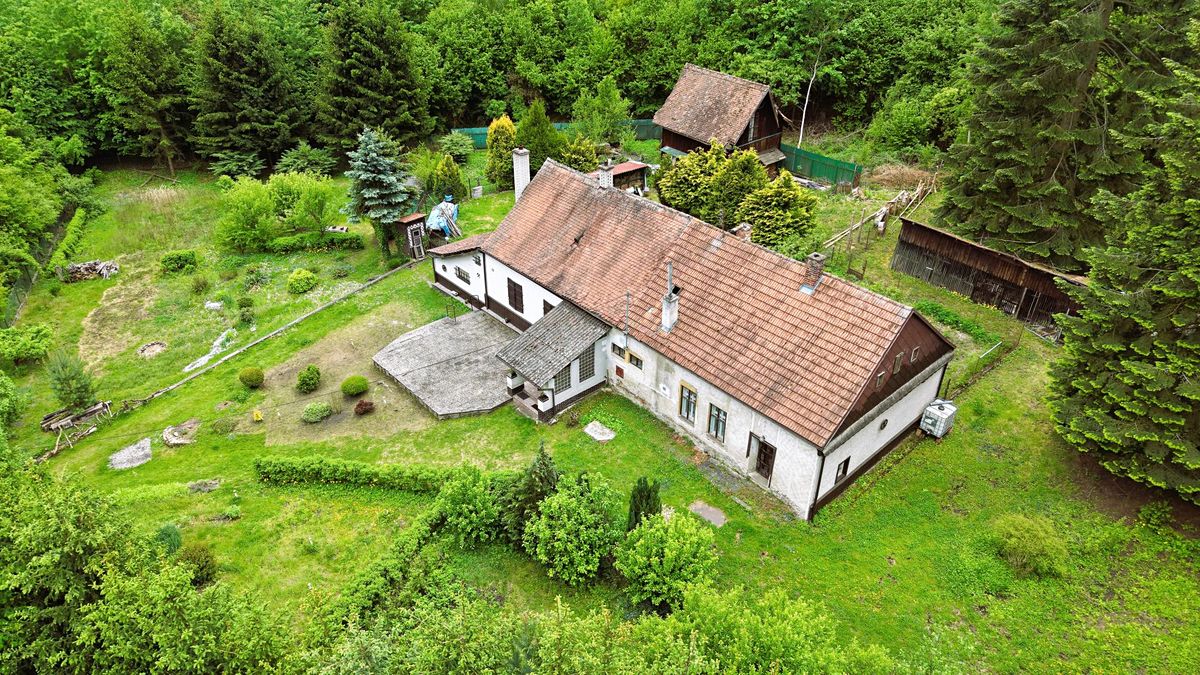 Prodej rodinného domu 100 m², pozemek 1626 m²