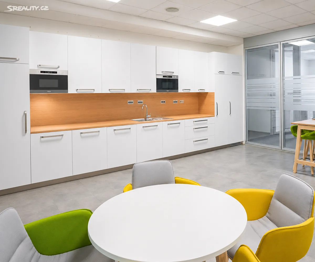 Pronájem kanceláře 740 m² – pohled 2