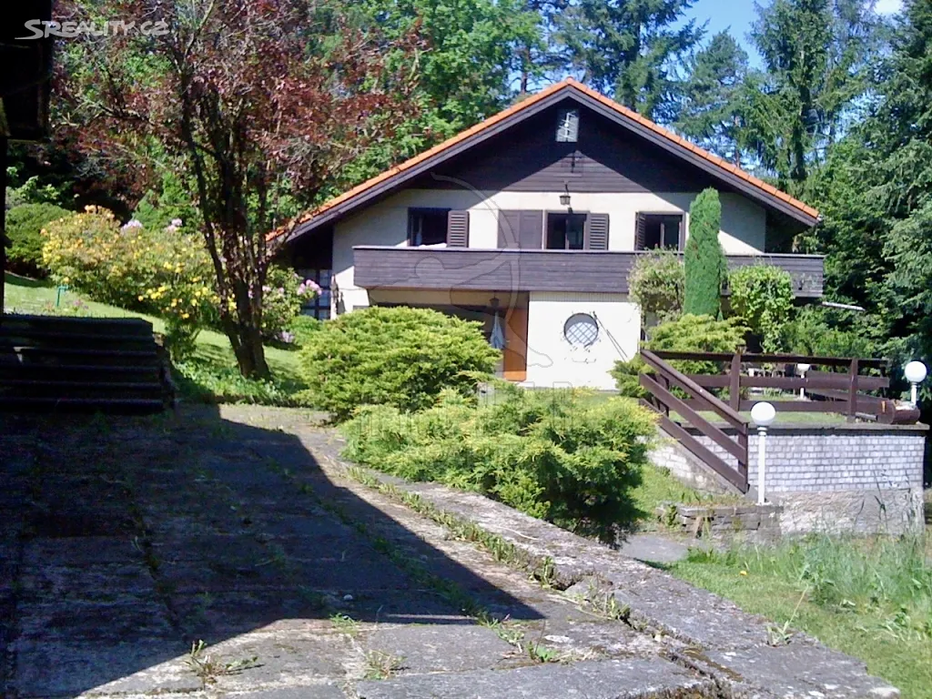 Prodej rodinného domu 250 m², pozemek 3343 m²