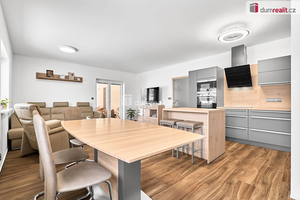 Prodej rodinného domu 189 m², pozemek 1018 m² – fotografie 5
