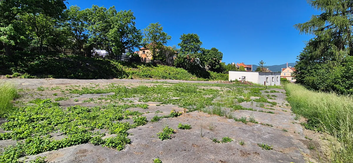 Pronájem komerčního pozemku 2500 m²