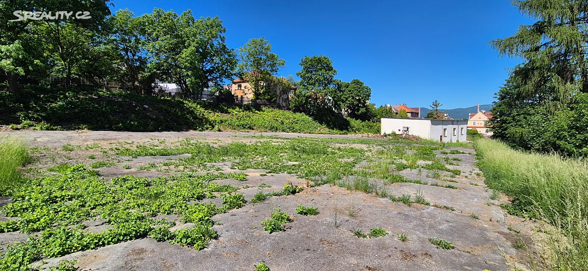 Pronájem komerčního pozemku 2500 m², Pařížská
